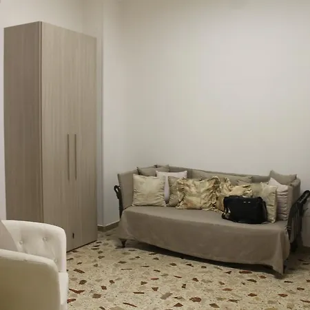 Carlo V - Via Buccarella 19 - 25 Apartment